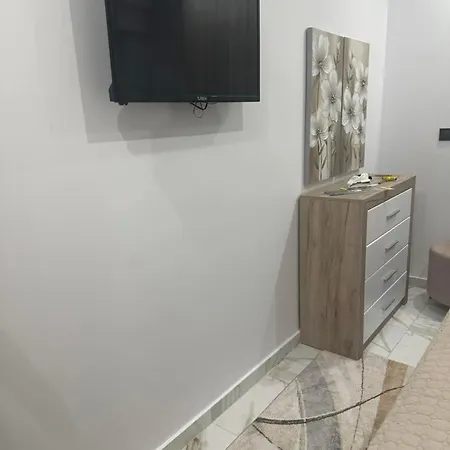 George Apartman Paralía